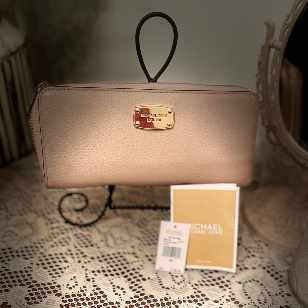 Michael Kors Beige Leather Wallet